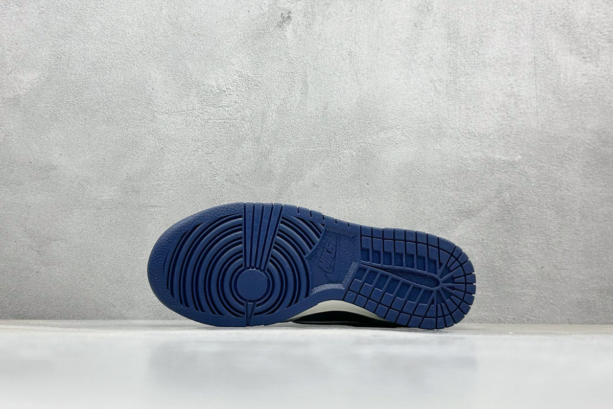 Nike SB Dunk Low x Stüssy - Navy Blue / White