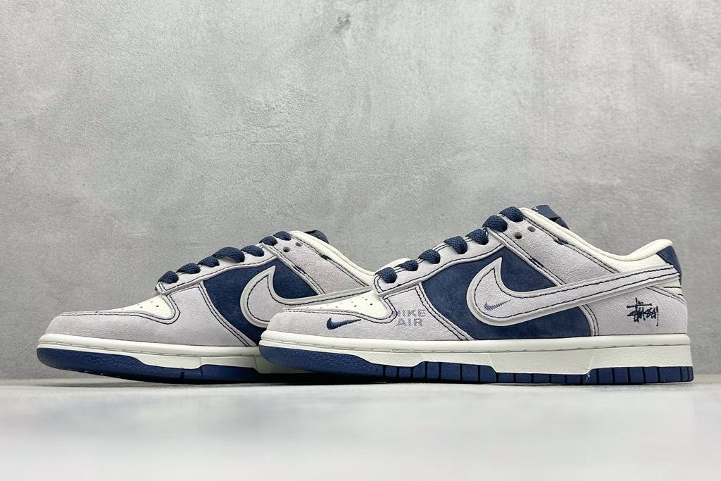Nike SB Dunk Low x Stüssy - Navy Blue / White