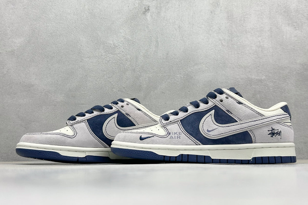 Nike SB Dunk Low x Stüssy - Navy Blue / White