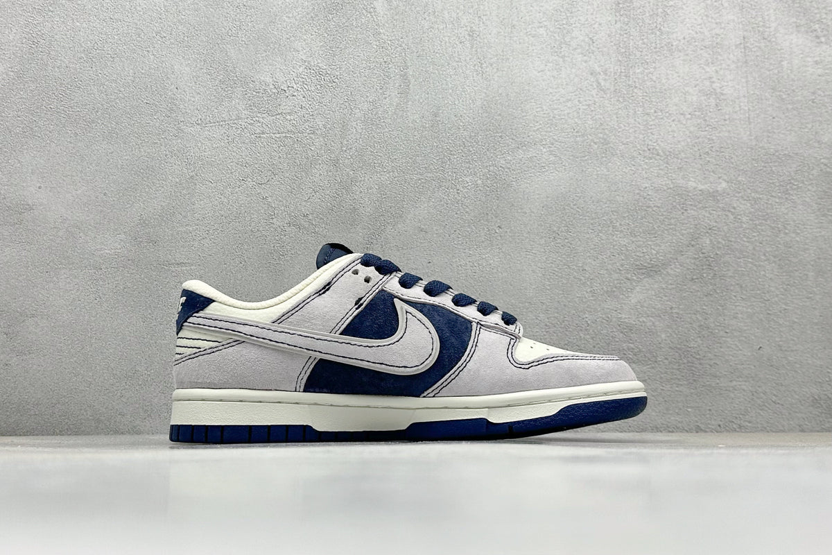 Nike SB Dunk Low x Stüssy - Navy Blue / White
