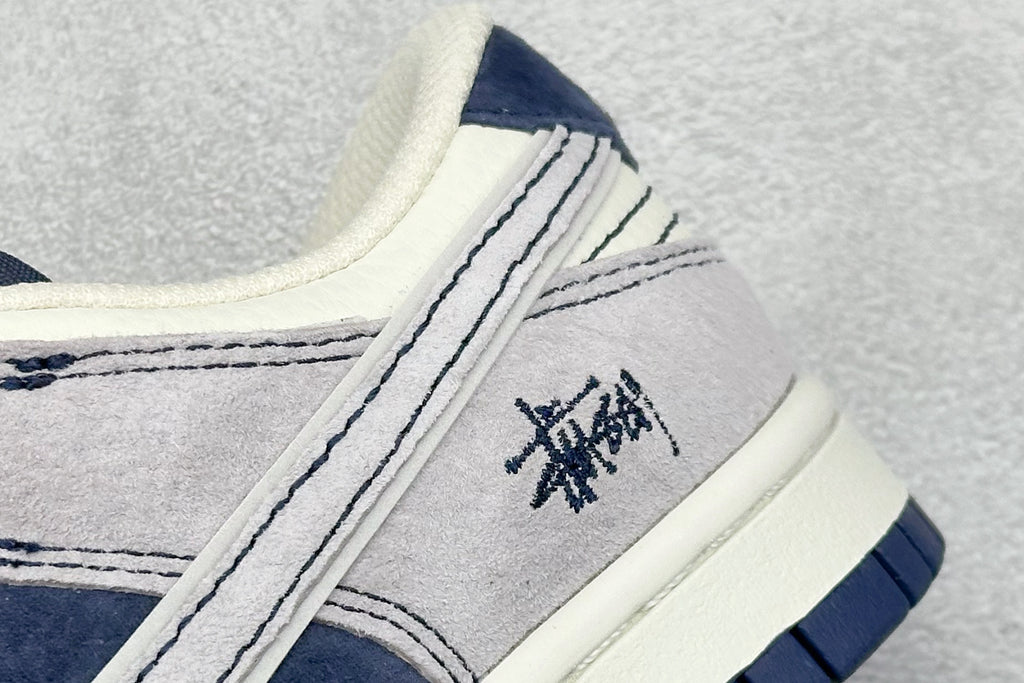 Nike SB Dunk Low x Stüssy - Navy Blue / White