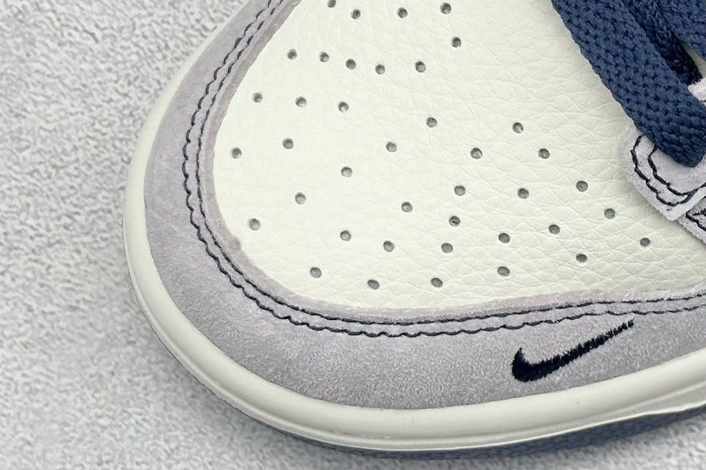 Nike SB Dunk Low x Stüssy - Navy Blue / White